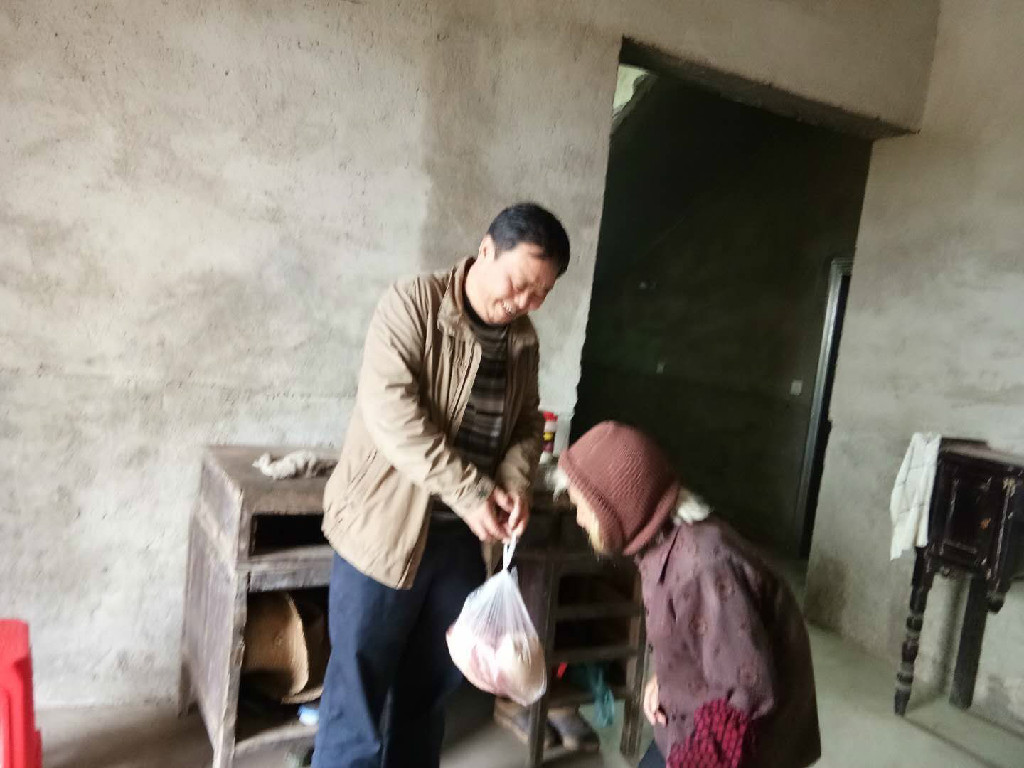 全国扶贫日:攸发集团开展扶贫政策宣讲及走访