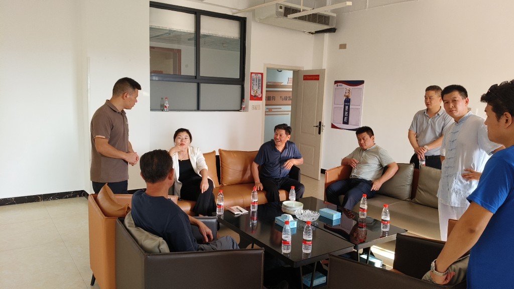 钱书记,夏主任,文主任在华枫学校节前检查